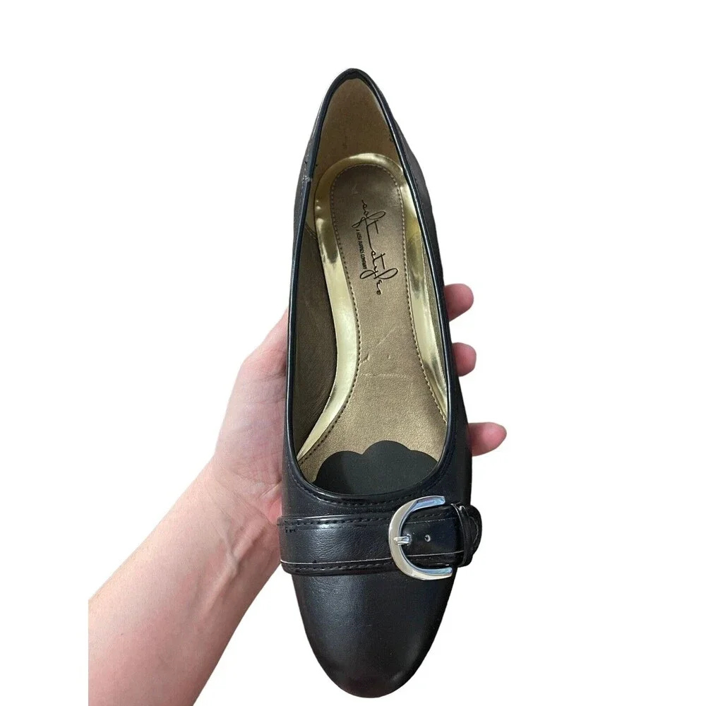 Hush Puppies Soft Style Women's 1/2” Dress Shoes Black Buckle Detail Size:8M